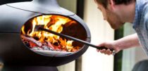 Vedfyrt Pizzaovn – Test – Pizza Smaker Best Utendørs!